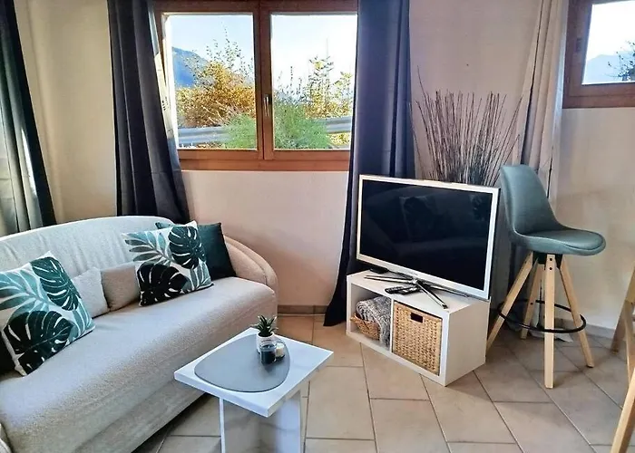 Ruhiges Mit Aussicht Fast Bis Nach Interlaken Faulensee